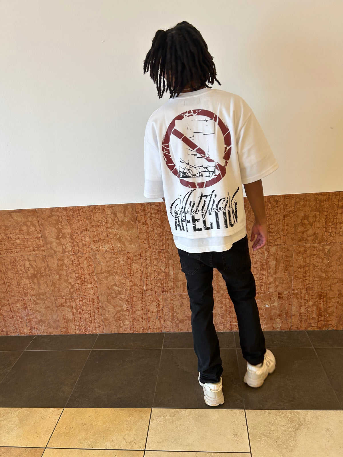 Érde Meere “No Fake Love” Tapered Tee
